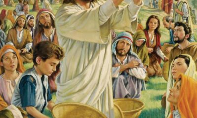 Jesus feeds the people. God Agnesisika blog