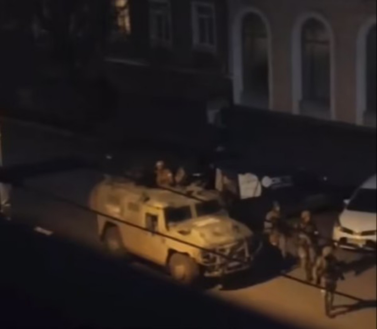 Russian Military Takes Over Small Town In Ukraine Holding Over 100,000 Citizens(Photos).