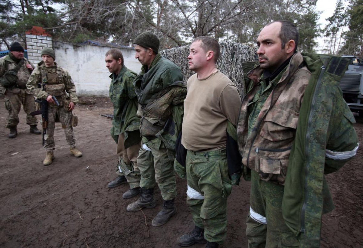 Ukrainian Officials Parade Captured Russian Soldiers (Pictures& Video)