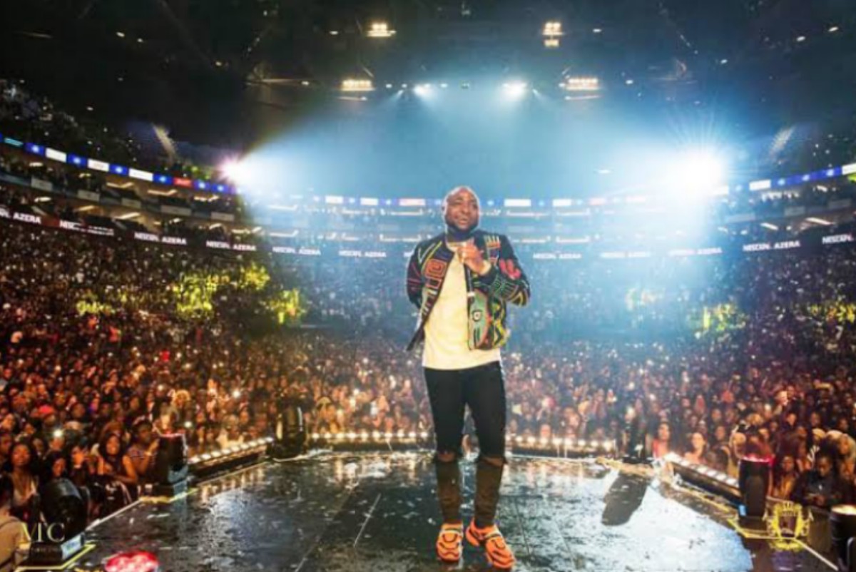 *“Waste Of Money,” Female Fan Points Out Mistake In Davido's O2 Arena Concert (Video).