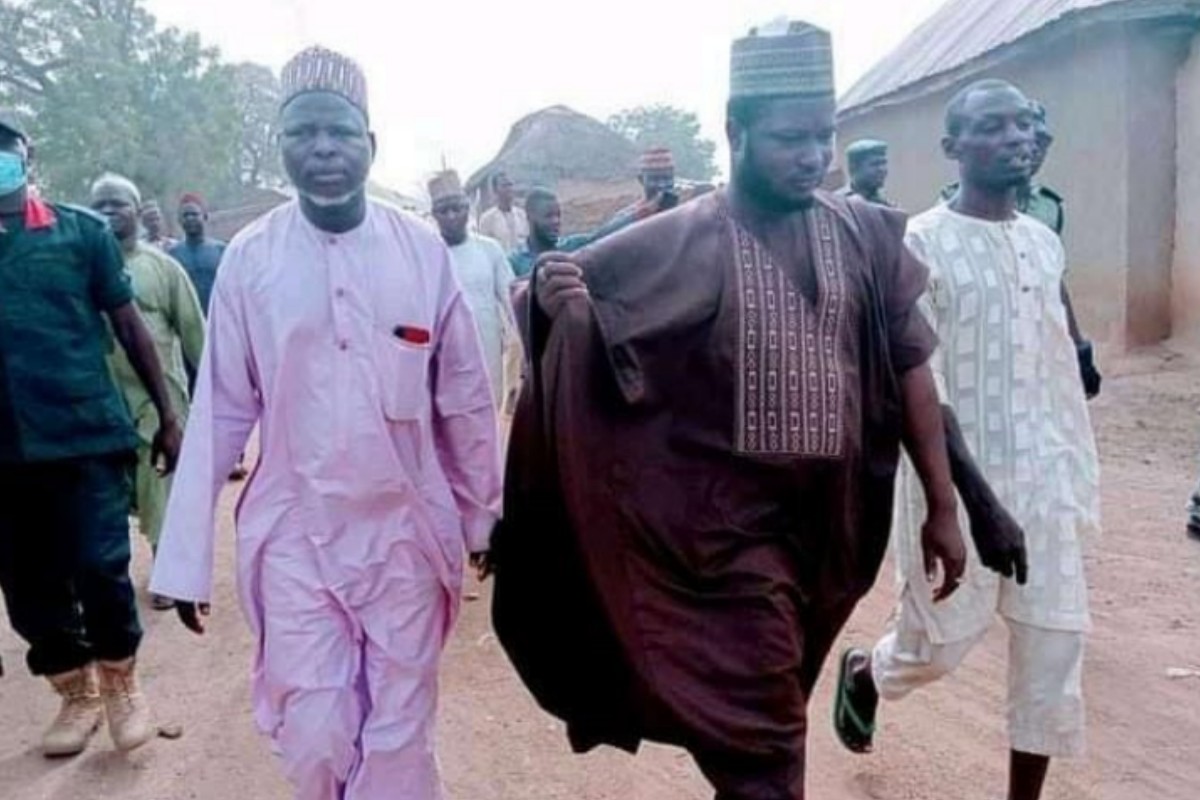 Angry Niger State Residents Chases Their Visiting Lawmaker Out Of The Community (See Video)