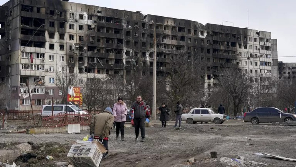 Russia Bombs Art School Sheltering 400 Civilians