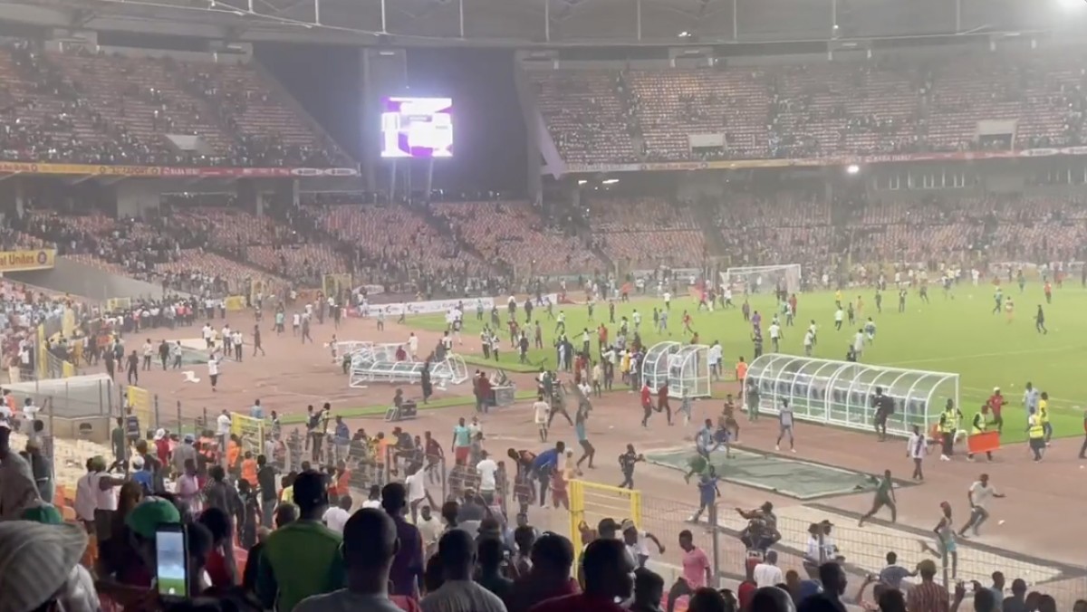 Chaos At The Abuja Stadium After Nigeria Failed To Qualify For The World Cup, Fans Destroy Everything They 