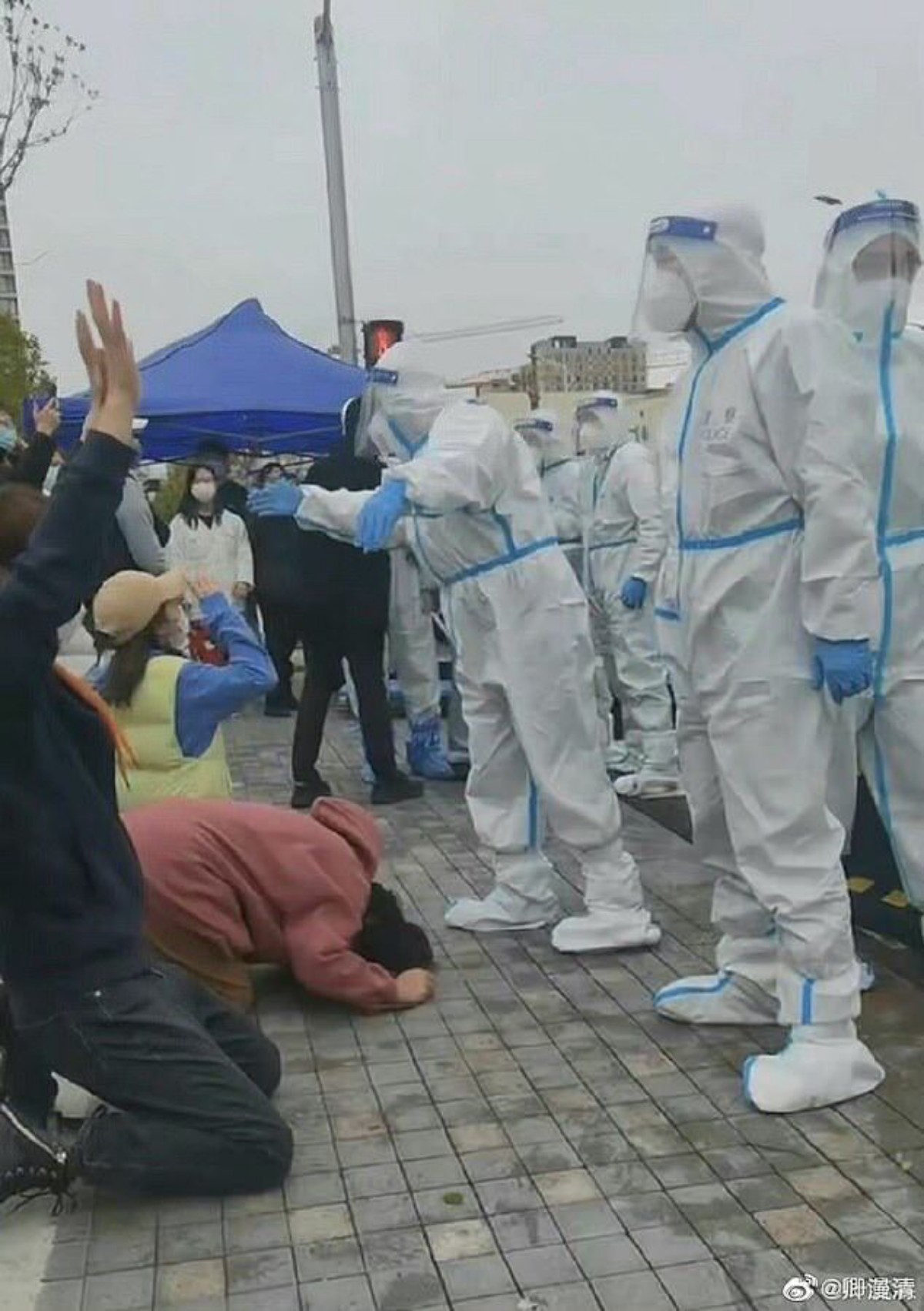 Shanghai’s Residents Attack Police After Being Evicted To Create Quarantine Centres