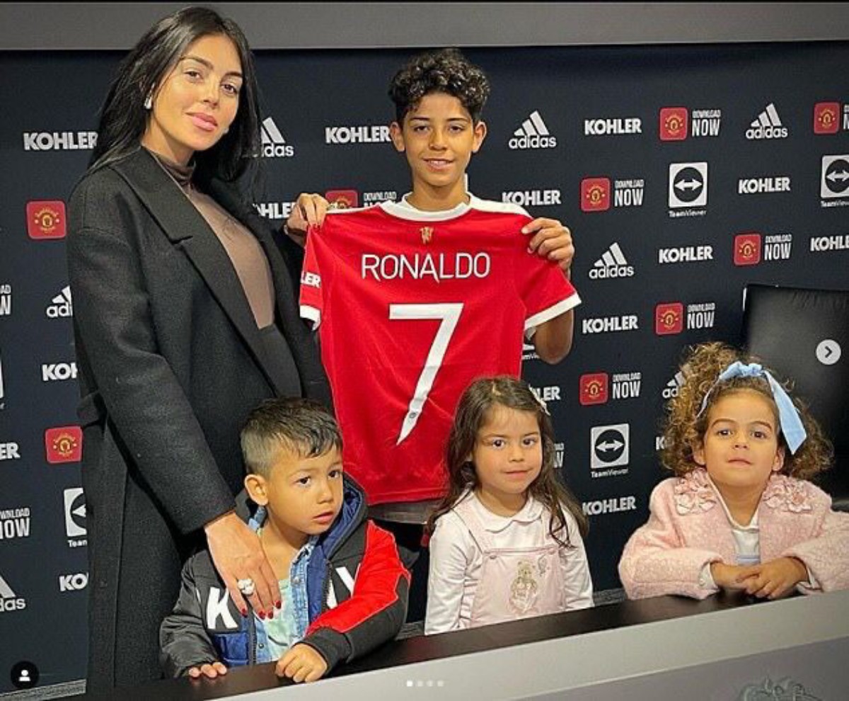 Cristiano Ronaldo Thanks Liverpool Fans For Their Minute’s Applause After.....