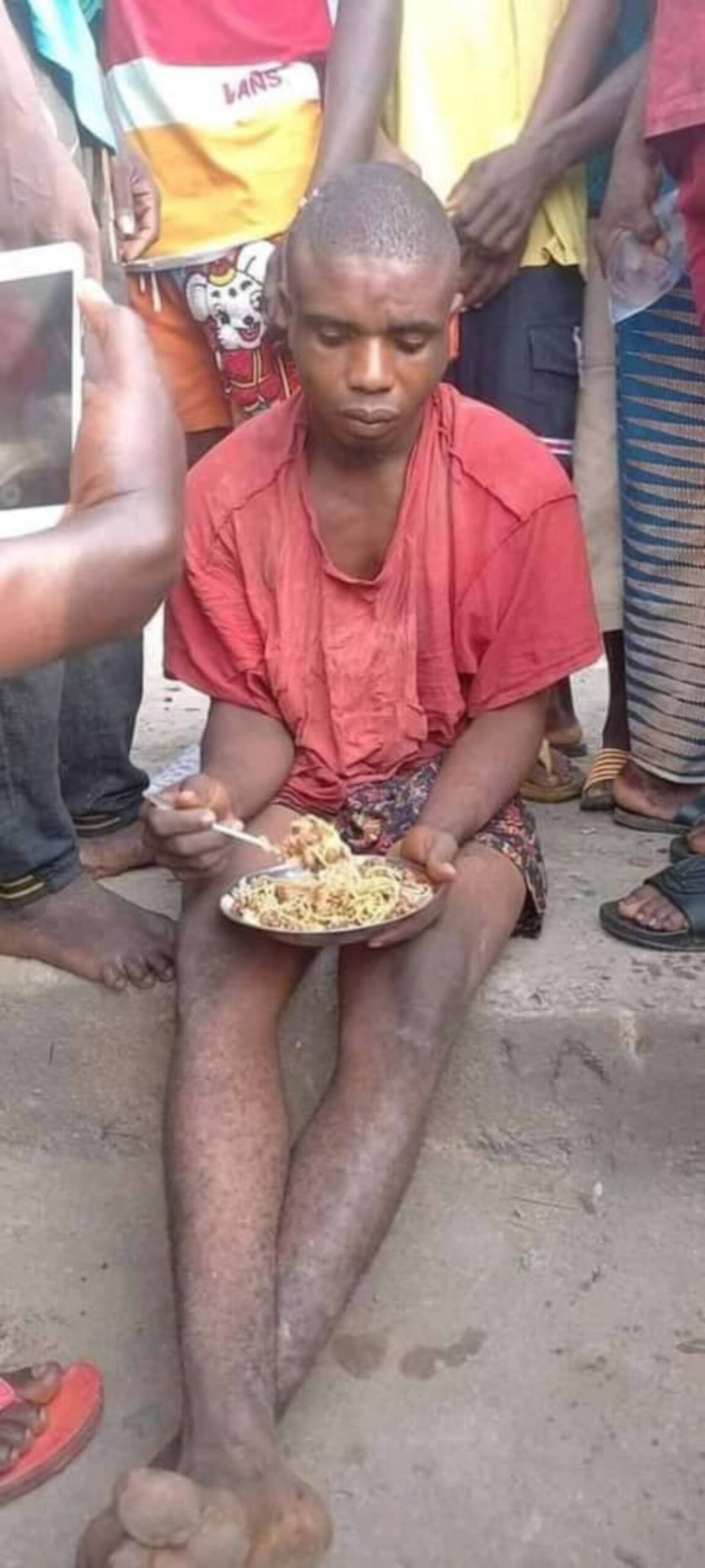 Community Residents Beats Thief, Gives Him Noodles To Regain Strength For A Second Round Beating (Photos)