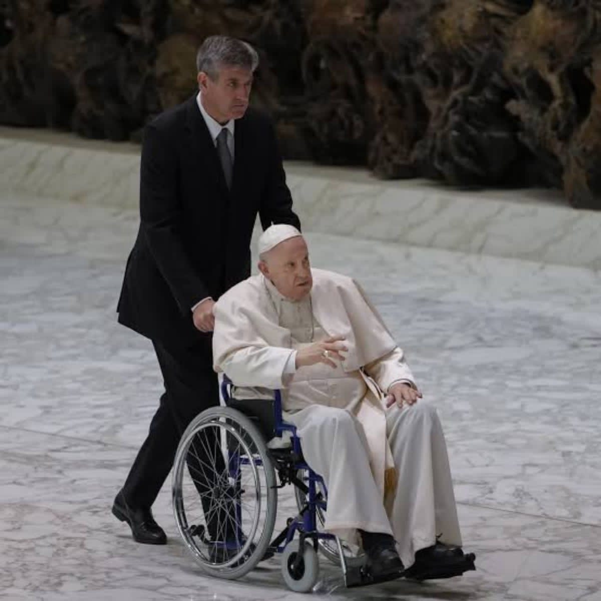 Pope Francis Publicly Appears On A WheelChair (Photos).
