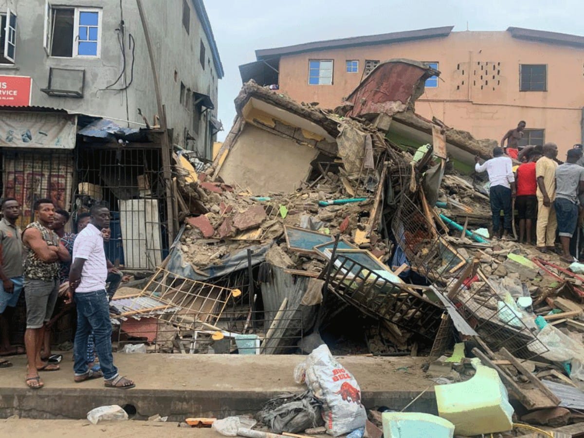 One Dead, Many Injured As Uncompleted Building Collapses In Lagos (See Photos).
