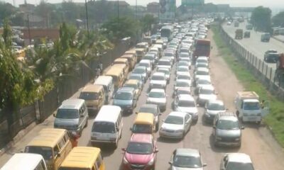 Lagos-Ibadan gridlock worsens, commuters knock govt, contractor