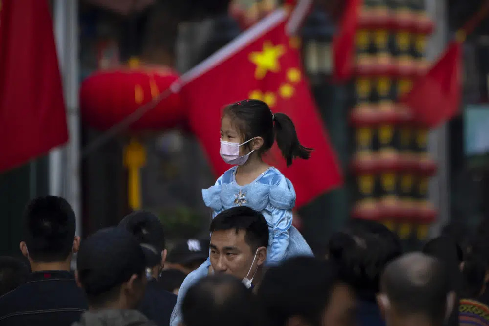 China's population falls for first time since 1961
