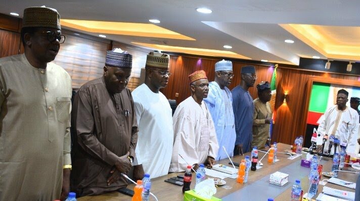 Naira Redesign: APC backs governors against Buhari, Emefiele