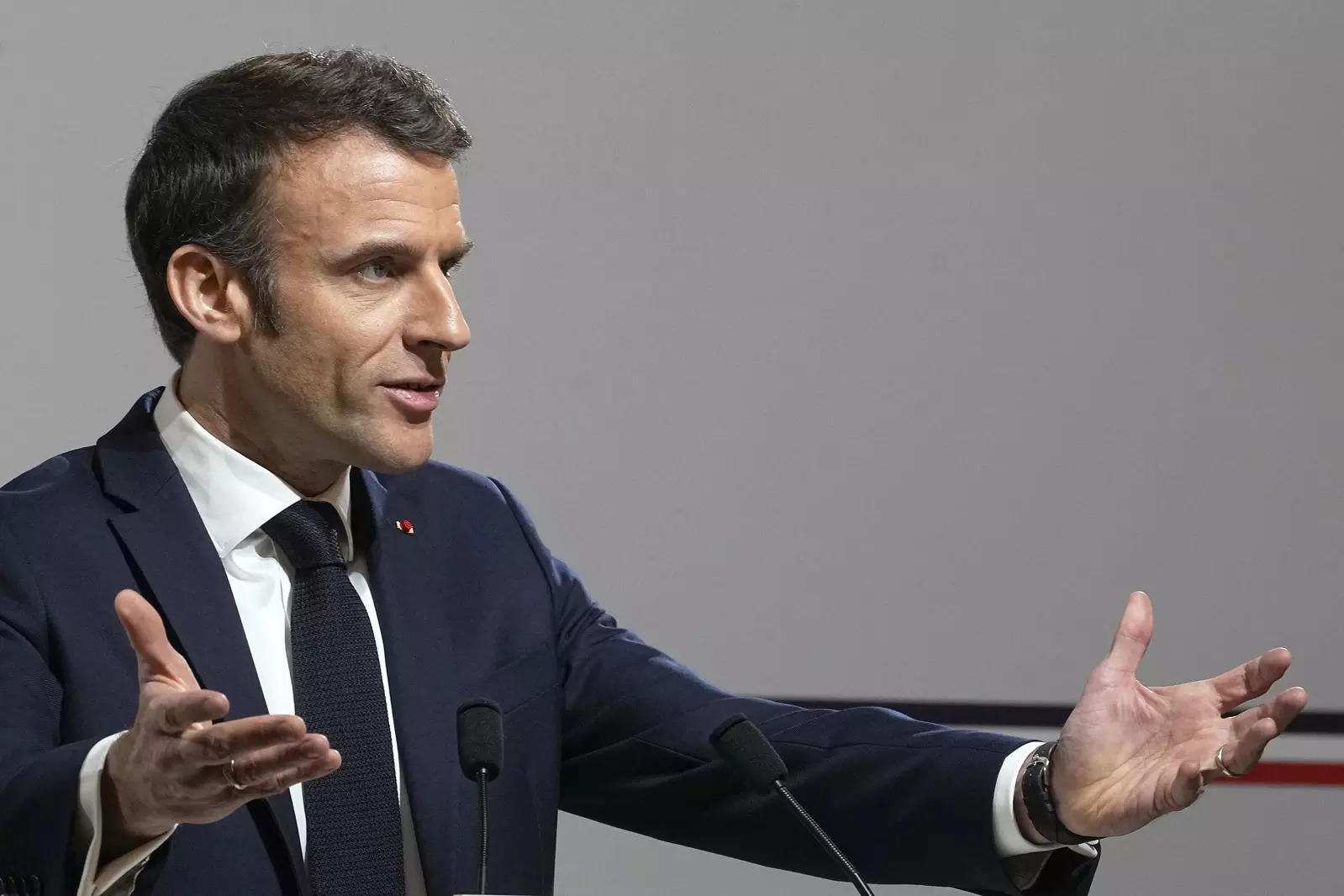 France pension reform: Macron's government survives no-confidence vote