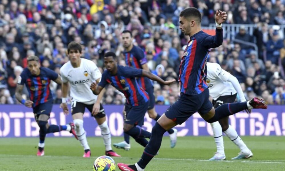 Raphinha Header Helps 10-man Barcelona Beat Valencia