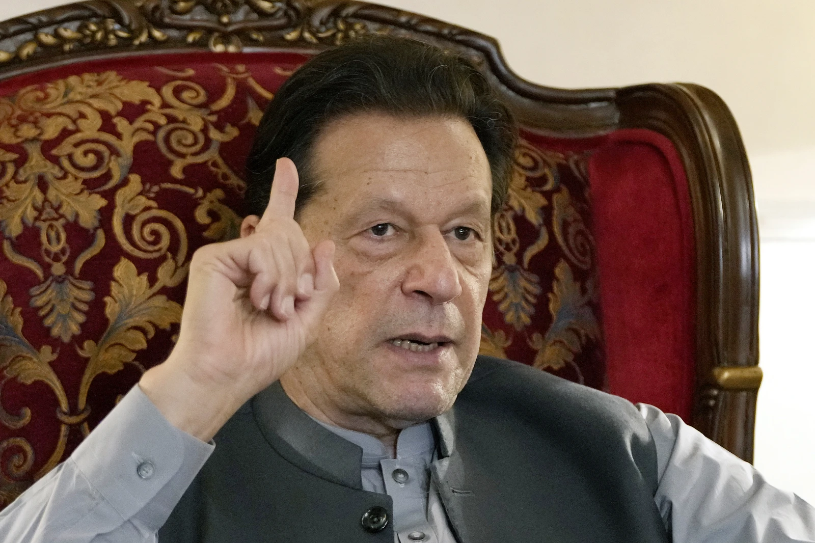 Pakistani court suspends the corruption conviction and sentence of former Prime Minister Imran Khan