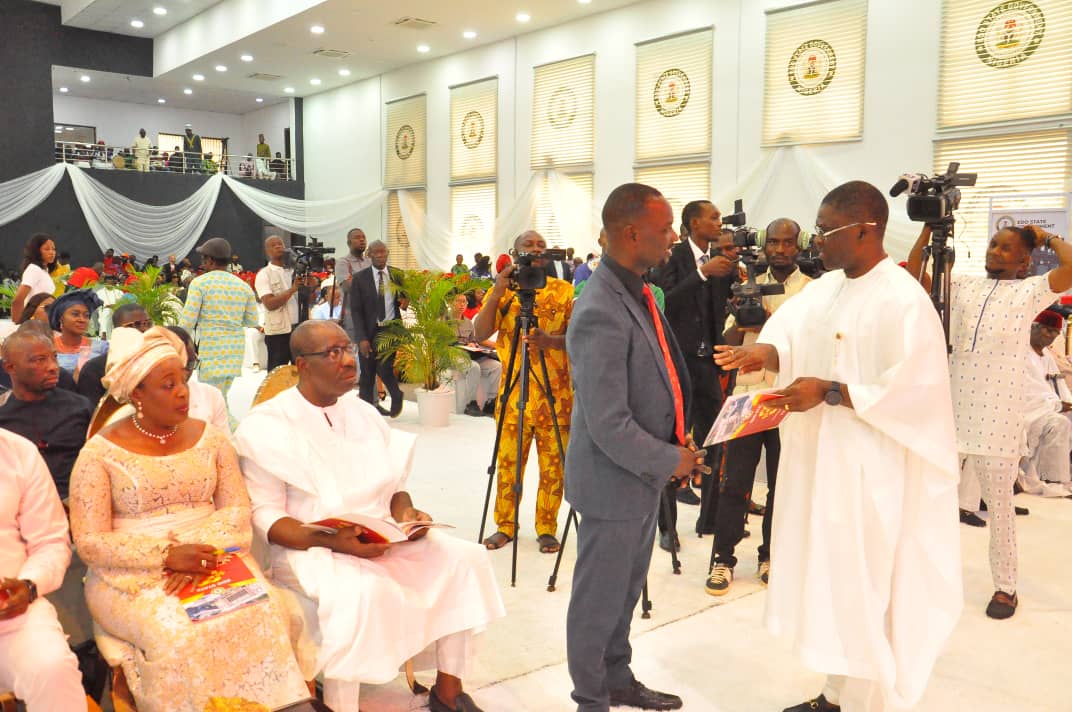 Drama as security aide denies Shaibu access to Obaseki