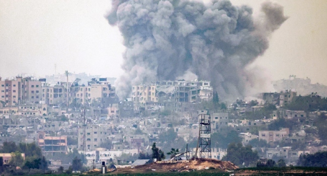 Gaza’s phone and internet connections are cut off again, as Israeli troops battle Hamas militants