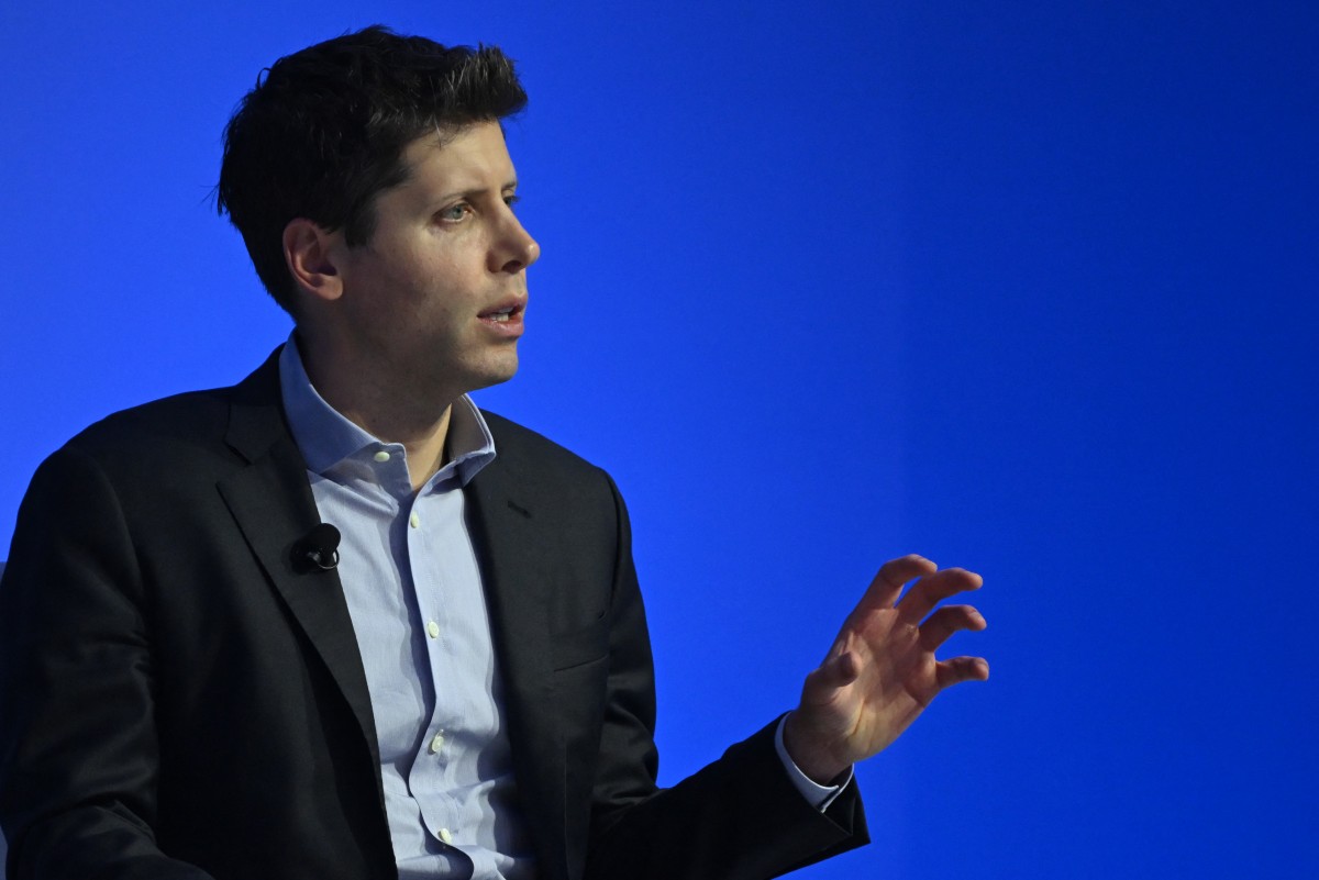 Sam Altman: Ousted OpenAI boss to return days after being sacked