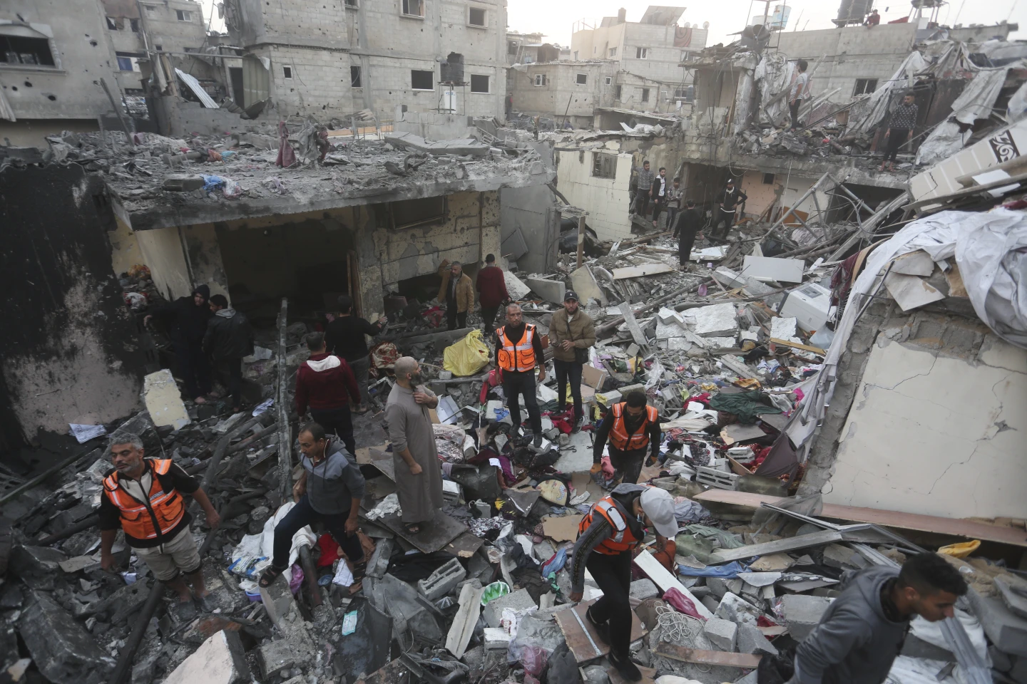 UN demands ceasefire in Gaza as Israel and US show increasing divisions