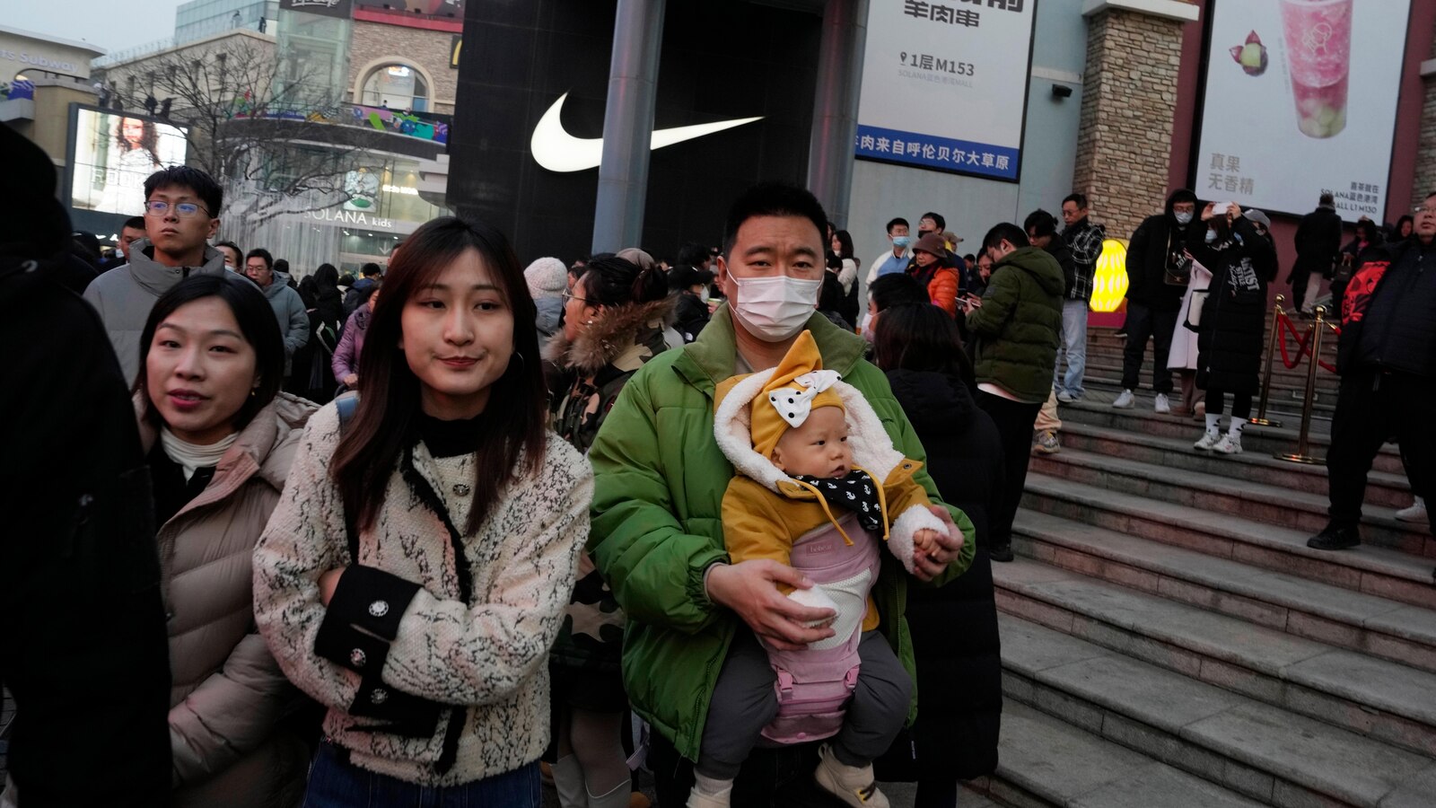 China records population decline for second straight year