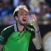 Medvedev Grinds Into Australian Open Semi-Finals