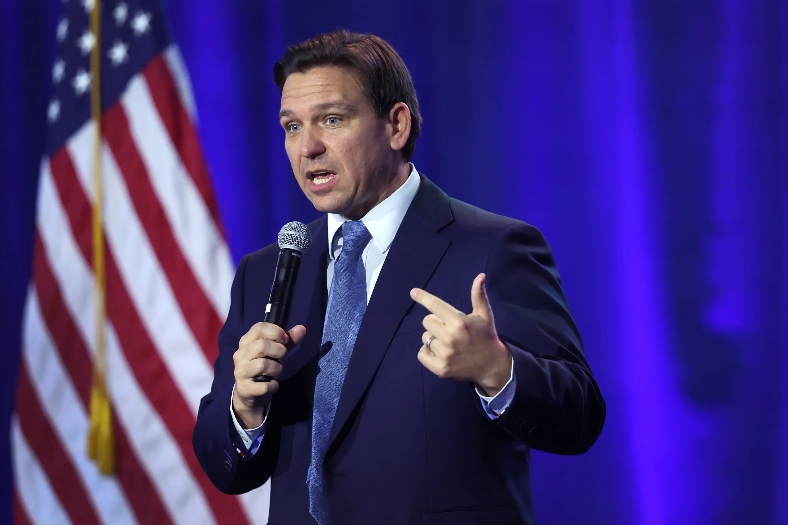Ron DeSantis drops out of US presidential race and backs Trump