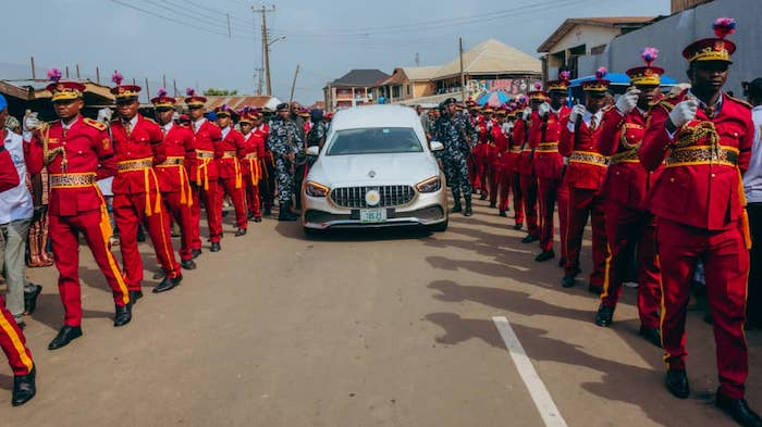Ondo Governor Aiyedatiwa Receives Akeredolu’s Body in Akure, Special Court Session Held in Deceased’s Honour 