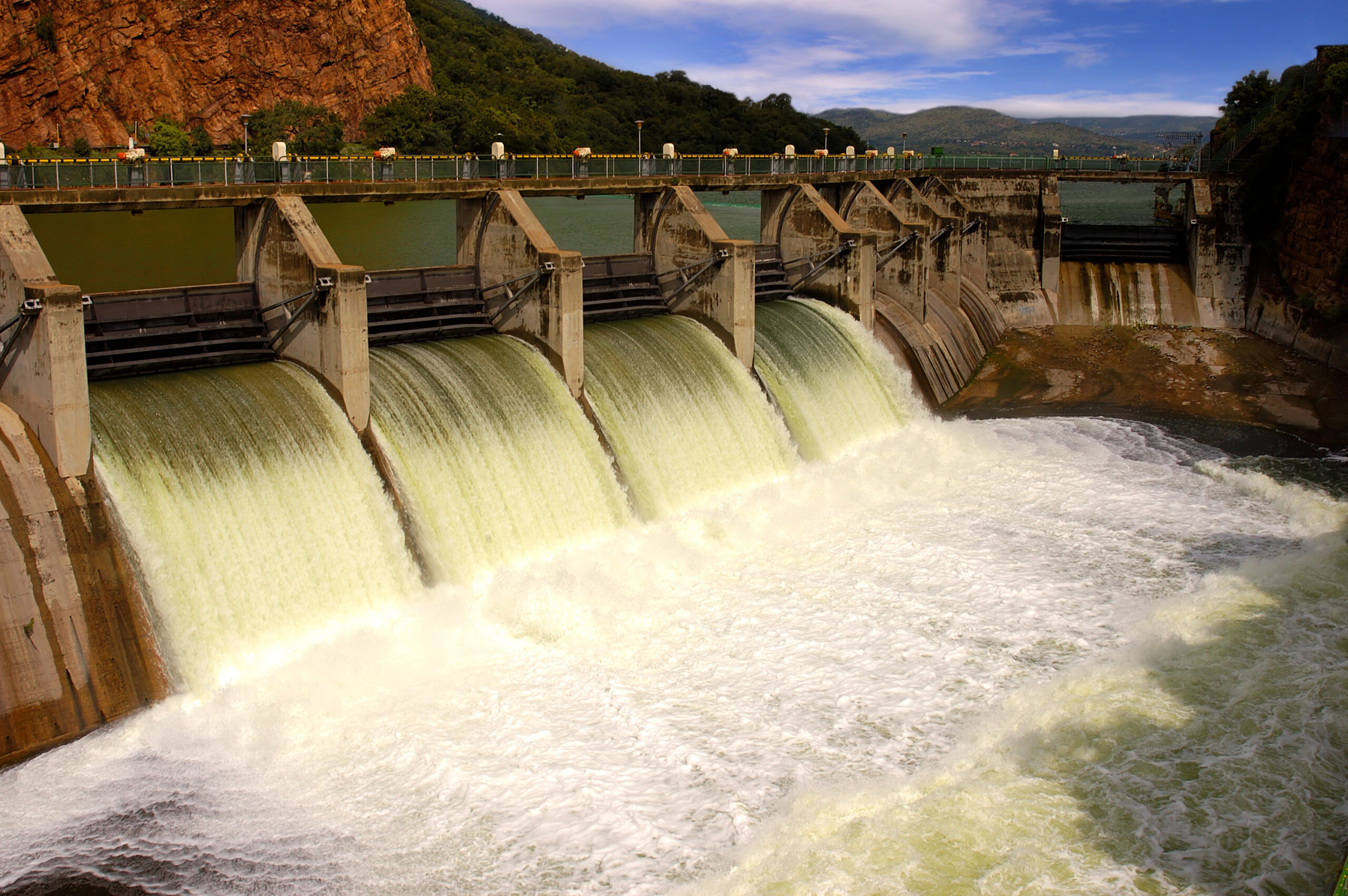 FG alerts 11 states as Cameroon plans Lagdo dam release